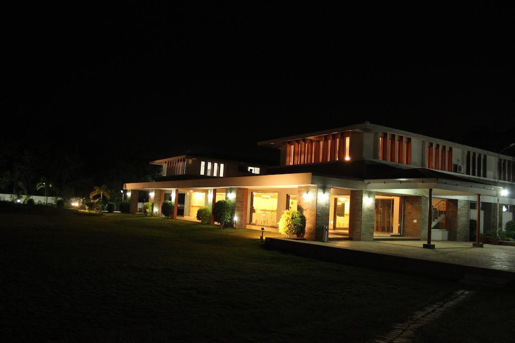 Wonderland Resort Silvassa Buitenkant foto